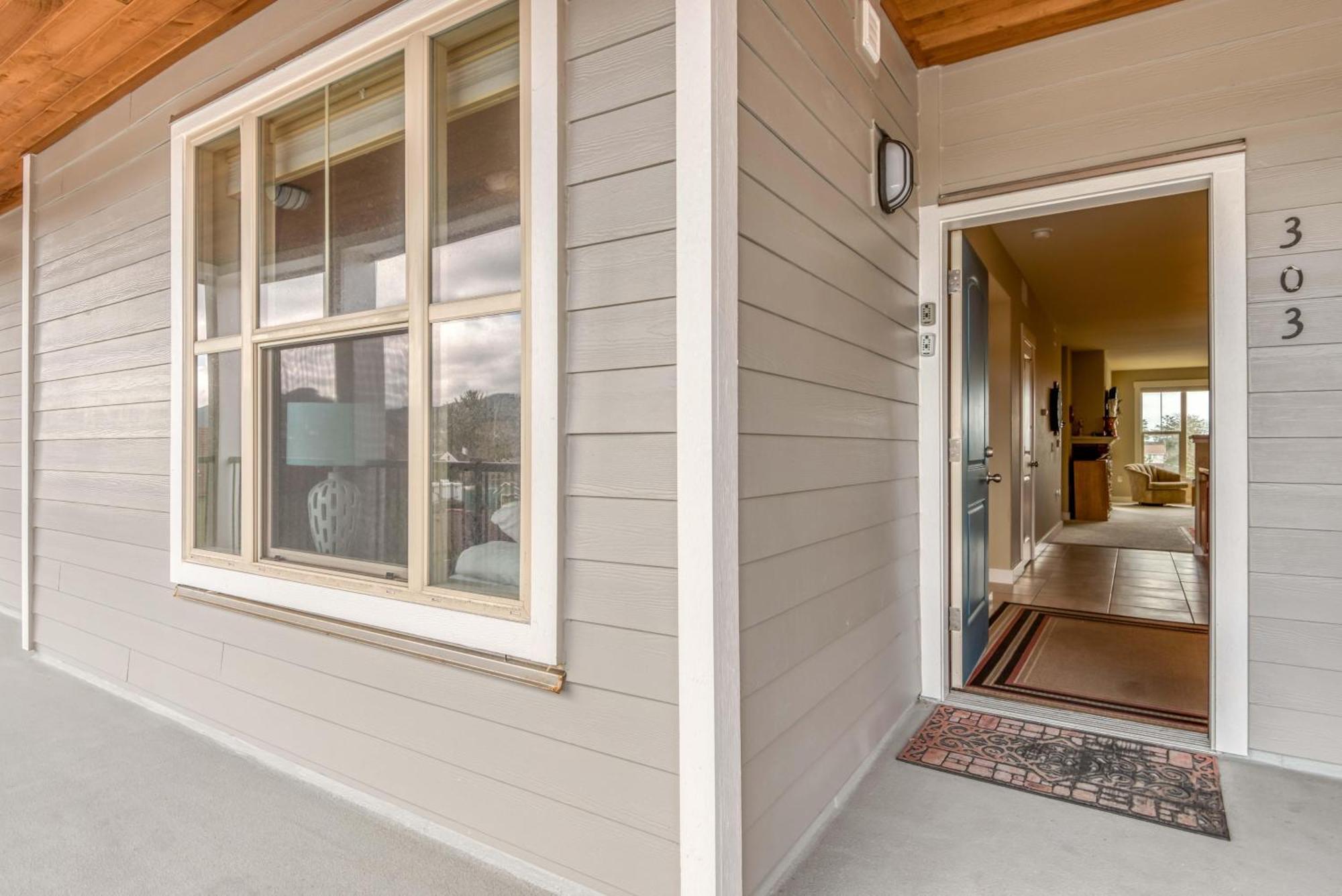 River'S Edge At Bridgeport Seaside Exterior photo