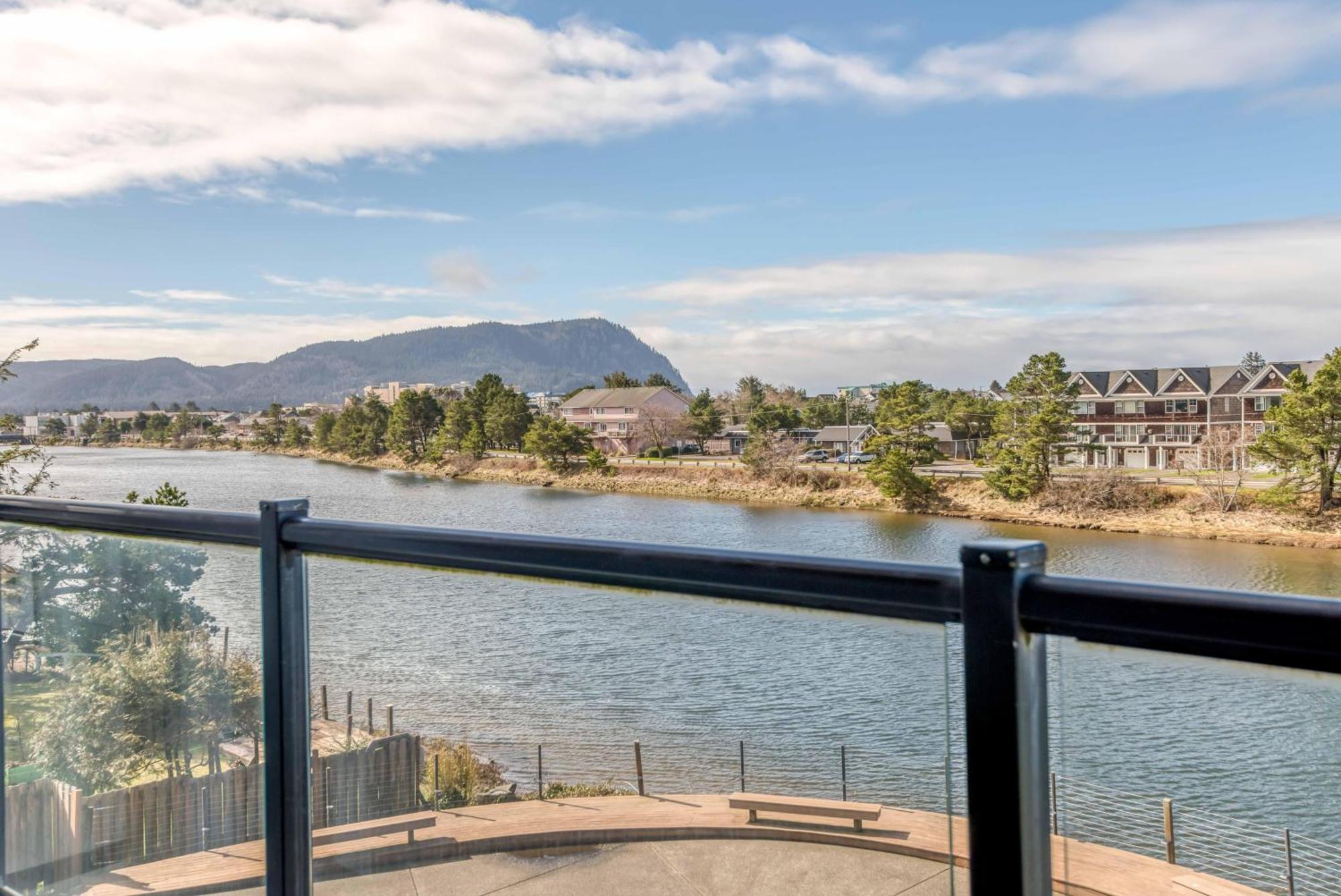 River'S Edge At Bridgeport Seaside Exterior photo