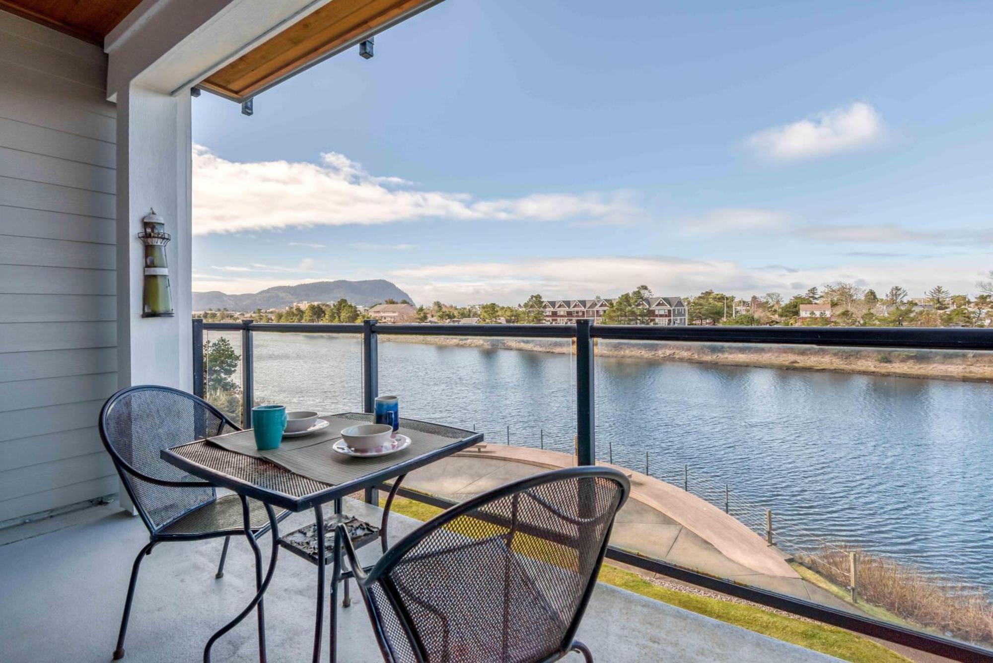 River'S Edge At Bridgeport Seaside Exterior photo